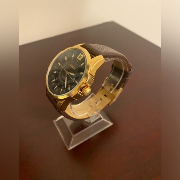 Curren Gold and Brown Watch - Picture 3 of 4